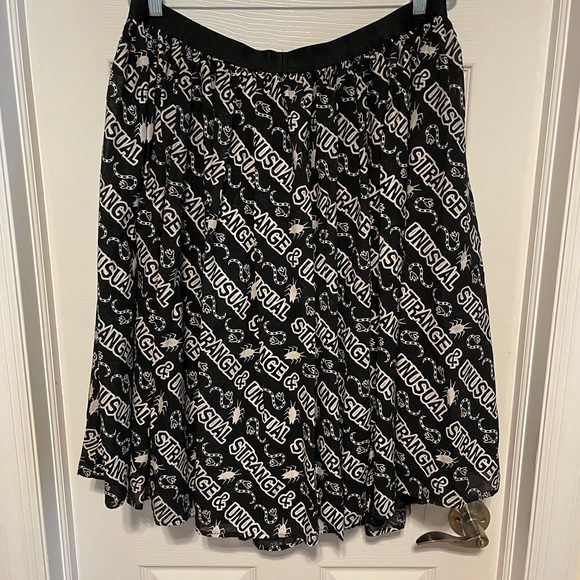 Beetlejuice Unique Vintage Strange & Unusual Glow In The Dark Skirt 2X - Picture 9 of 11